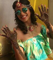 किश्वर मर्चेंट की मेहंदी सेरेमनी में टीवी अभिनेत्रियों ने की जमकर मस्ती, देखें तस्वीरें