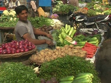 वाराणसी: नोटबंदी के बाद सब्जियां हुईं सस्ती लेकिन महंगे हुए फल!