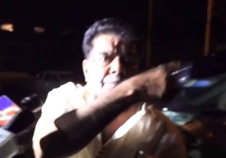 इनकम टैक्स डिपार्टमेंट के सूत्रों के मुताबिक सूरत के फाइनेंसर किशोर भजियावाला की हर महीने की कमाई करीब 7 करोड़ रुपए थी. उसकी ये कमाई पहले कभी इनकम टैक्स के राडार पर नहीं आ पाई, क्योंकि उसका पूरा धंधा कैश में होता था...आगे जानिए...