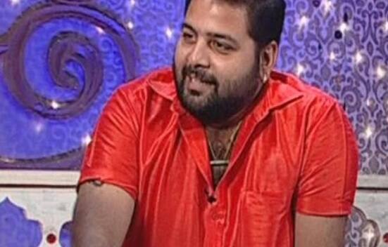 साई प्रशांत: तमिल के लोकप्रिय टेलीविजन अभिनेता साई प्रशांत ने अपने घर पर आत्महत्या कर ली थी. पुलिस का कहना था कि प्रशांत ने पेय पदार्थ में जहर मिलाकर पी लिया, जिससे उसकी मौत हो गई. साई प्रशांत ने ‘अन्नामलाई’, ‘सेल्वी’, ‘अरासी’ जैसे धारावाहिकों में काम किया था. उन्होंने ‘नेरम’, ‘तेगीडी’ और ‘वाडाकरी’ जैसी कुछ तमिल फिल्मों में भी अभिनय किया था. प्रशांत ने वीडियो जॉकी के तौर पर अपने करियर का आगाज किया था और लोकप्रिय शो ‘दिल दिल मनाधिल’ को होस्ट भी किया था.