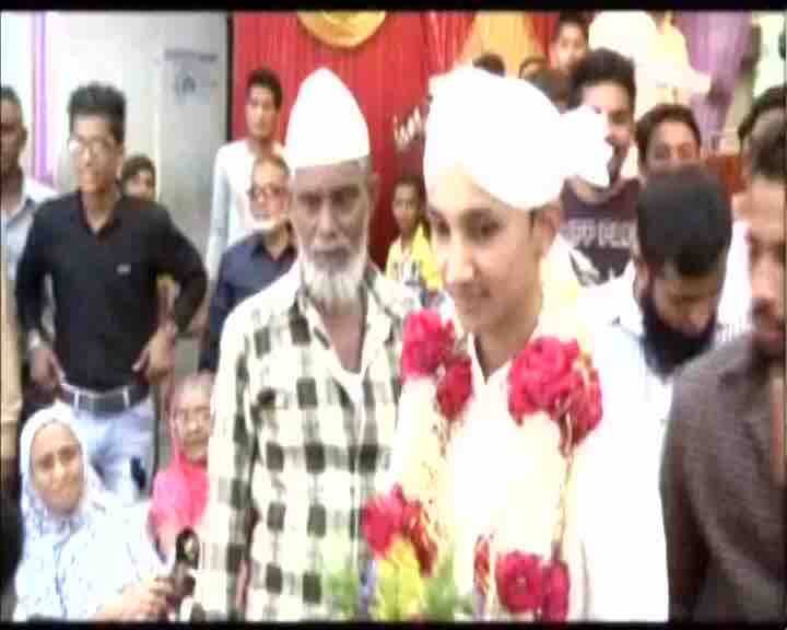   गुजरात में एक मुस्लिम परिवार की शादी सबका ध्यान अपनी ओर आकर्षित कर रही है.