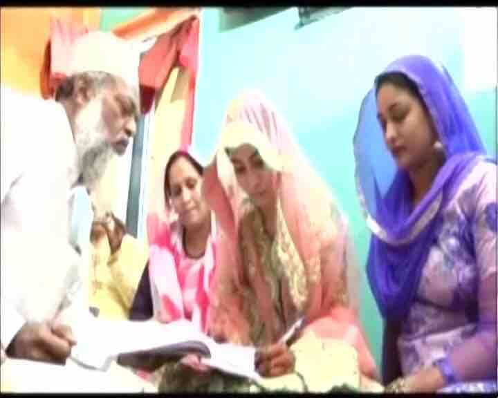 सूरत की ये कैशलेस शादी आजकल खूब चर्चा में है.