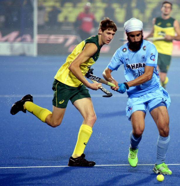 जीत के बाद कोच हरेंद्र सिंह, मैनेजर रोलेंट ओल्टमेंस के साथ पूरी टीम प्रेस कांफ्रेंस में आई. हरेंद्र ने कहा, ‘‘आज मेरा नहीं मेरी टीम का दिन है. आप इन 18 लड़कों से बात करो क्योंकि आज के हीरो यही हैं.’’ मैनेजर और सीनियर टीम के कोच ओल्टमेंस ने जब कहा ‘चक दे इंडिया’ तो पूरी टीम और मीडिया ने उनके साथ सुर में सुर मिलाकर यह नारे लगाया.
