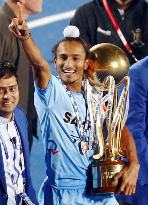 जूनियर विश्व कप जीतने के बाद जीत के जश्न में डूबे भारतीय खिलाड़ियों ने इसे टीम प्रयास का नतीजा बताते हुए कहा कि अभी तो उनका सफर शुरू हुआ है और उन्हें आगे बहुत कुछ जीतना है. भारत ने बेल्जियम को 2-1 से हराकर 15 साल बाद जूनियर विश्व कप जीत लिया और अपनी सरजमीं पर खिताब जीतने वाली यह पहली टीम बन गई.