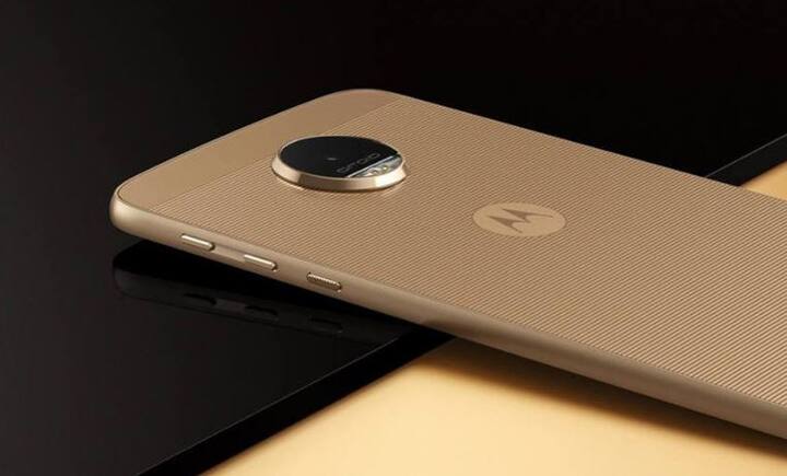 मोटो Z प्लेः इस फोन पर एक्सचेंज ऑफर के तहत 22,000 रुपये का डिस्काउंट पा सकते हैं. ये इस वक्त 24,999 रुपये की कीमत के सात उपलब्ध है. 