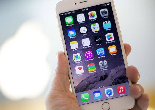 एपल आईफोन6: 16 जीबी वैरिएंट पर 7000 रुपये का डिस्काउंट मिल रहा है. इस फोन को अभी फ्लिपकार्ट से 29,990 रुपये में खरीदा जा सकता है. 
