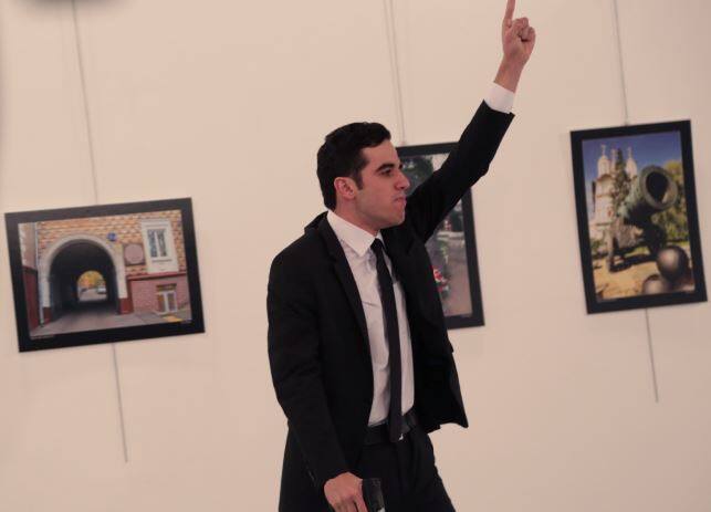 तुर्की में रूस के राजदूत आंद्रे कालरेव पर आज गोलियां चलाई गईं जिसमें उनकी मौत हो गई...आगे जानिए...