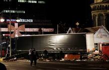 बर्लिन में खूनी ट्रक ने ली 12 लोगों की जान, हादसा है या आतंकी हमला जांच जारी