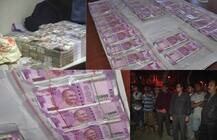काले धन के कुबेर: छापेमारी जारी, 420 करोड़ से ज्यादा का काला कैश जब्त