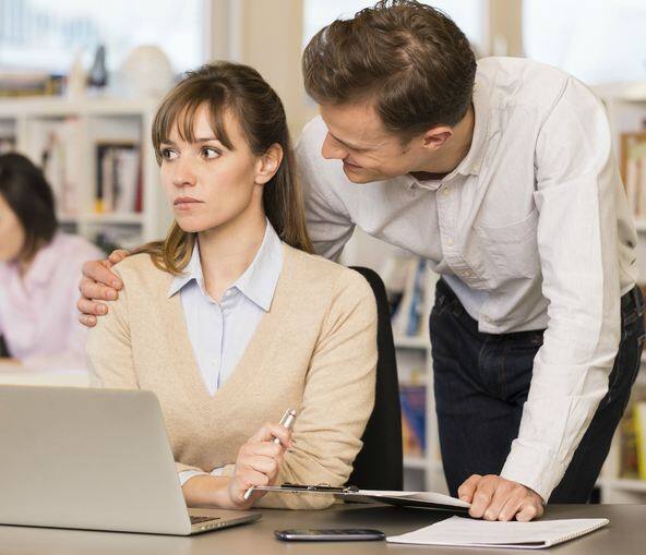 क्या ऑफिस में आप भी टॉर्चर होते हैं, तो ये खबर आपके लिए है...! Men More Likely To Quit Work Due To Bullying Study क्या ऑफिस में आप भी टॉर्चर होते हैं, तो ये खबर आपके लिए है...!