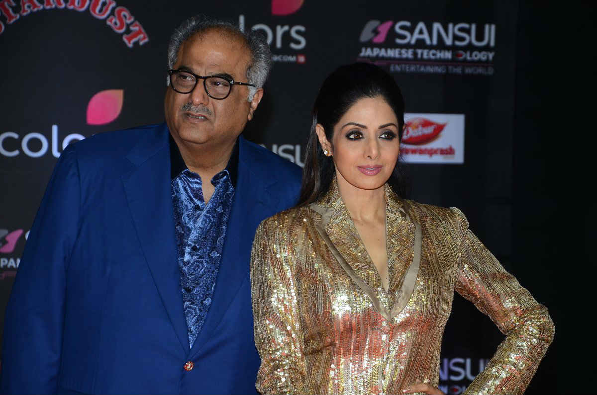 Stardust: रेड कार्पेट पर गोल्डेन ड्रेस में पति बोनी कपूर के साथ उतरीं श्रीदेवी