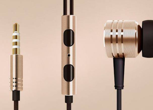 Mi ईयरफोन- Mi ईयरफोन हेड प्रो पर 200 रुपये की छूट मिलेगी. इसके बाद आप इसे 1,599 रुपये में खरीद सकते हैं. Mi ईयरफोन बेसिक 500 रुपये की कीमत के साथ उपलब्ध होगा.