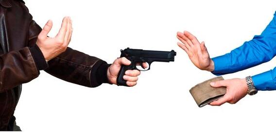 अकेले ही लुटेरों को भगा लंदन में 'नायक' बना भारतीय, पर पत्नी हो गई 'नाराज'