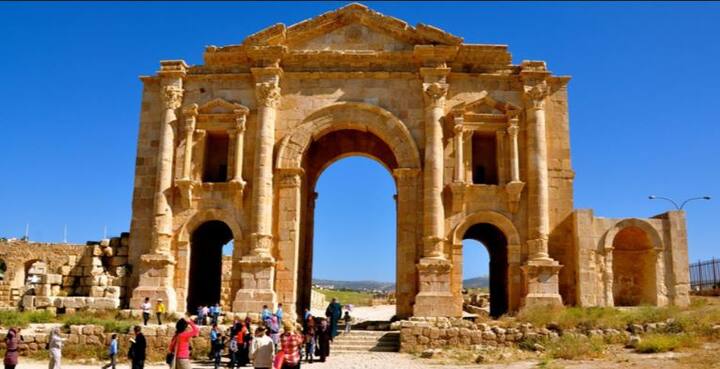 जॉर्डन जैसे खूबसूरत देश में भी आपको किसी तरह के VISA की कोई जरुरत नहीं पड़ती. जॉर्डन सरकार आपको VISA ऑन अराइवल की सुविधा देती है. जिसके तहत आपको एयरपोर्ट पर ही VISA मिला जाता है वह भी किसी भी तरह के झंझट में पड़े बिना.