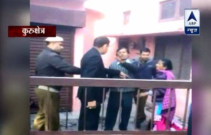 सतीश के अनुसार कुलदीप के लौटने पर उसे पुलिसवाले ने सीधे पीटना शुरू कर दिया...आगे जानिए...