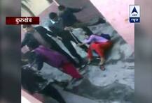 Pics : वर्दी के नशे में पुलिसवाले बने \'विलेन\', महिला और दिव्यांगों को घसीट कर पीटा