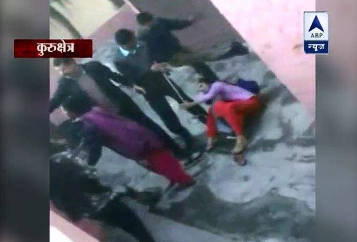 चेक बाउंस के केस में समन लेकर पुलिस गई थी. लेकिन, वहां जाकर जो किया वह कंपा देने वाला है...आगे जानिए...