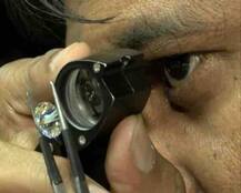 सूरत: नोटबंदी के कारण फीकी पड़ी हीरे की चमक, 2000 से अधिक फैक्ट्रियां बंद