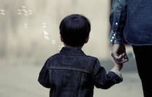 बच्चों को बीमारियों से बचाना है तो ना खेलनें दें बाहर