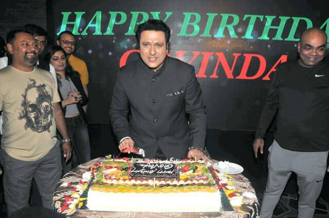 अपने डांसिंग स्टेप्स से लोगों को दिवाना बनाने वाले गोविंदा ने अपने जन्मदिन के मौके पर अपने चाहने वालों के लिए एक बड़ा तोहफा पेश किया है.