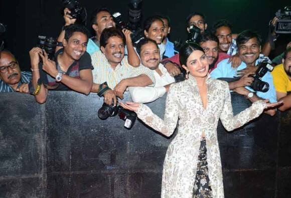 मुंबई आने पर एक तस्वीर शेयर करते हुए प्रियंका ने लिखा,