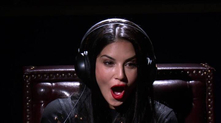  सनी का ऐसा कहना थोड़ा अजीब आवाज करता है क्योंकि उन्होंने ही उस पोल डांस के लिए लोपा को विनर करार दिया था. ऐसा लग रहा था कि कुछ दिन पहले उनके सामने परफॉर्म किया गया लोपा का डांस सनी के जेहेन में था ही नहीं.