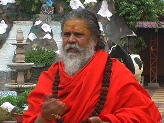  सरकार की ओर से जारी नए पासपोर्ट नियमों में यह बात बताई गई है कि देश में साधु और सन्यासी पासपोर्ट में अपने माता-पिता की बजाय आध्यात्मिक गुरुओं के नाम दे सकते हैं. साधु-सन्यासियों को इसके लिए कम से कम एक सरकारी डाक्यूमेंट देना होगा. 