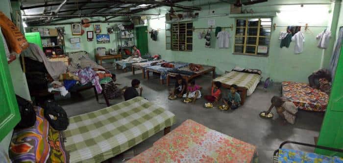 बिना जन्म प्रमाण पत्र वाले अनाथ बच्चे भी अब अनाथालय के लेटरपैड पर वहां के प्रमुख से साइन करवाकर पासपोर्ट के लिए अप्लाइ कर सकते हैं. सिंह ने कहा कि जरूरी अधिसूचना (नोटिफिकेशन) जल्द ही राजपत्र (गैजेट) में प्रकाशित की जाएगी.