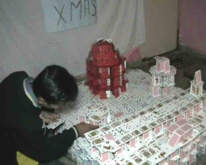 इलाहाबाद में ताश के पत्तों से बनाया गया दुनिया का सबसे बड़ा चर्च!