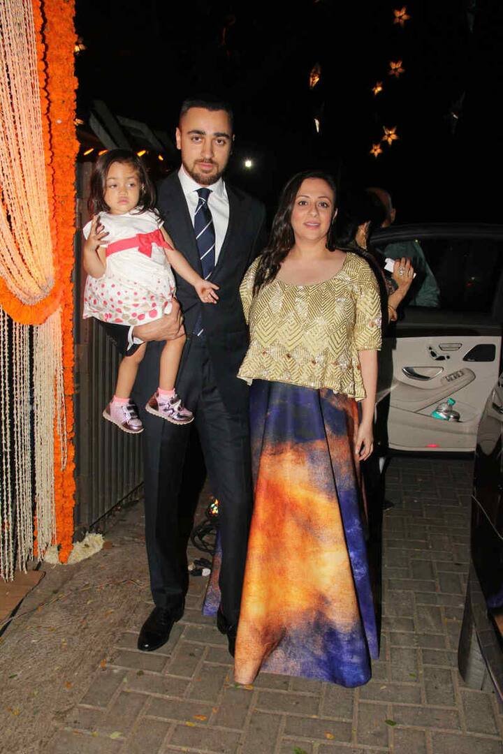 इमरान के साथ उनकी क्यूट सी बेटी और पत्नी अवंतिका मलिक भी मौजूद थी. 