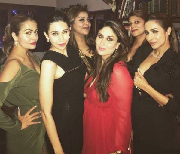 करीना कपूर मां बनने के बाद सुर्खियों में छाई हुई हैं. करीना ने 20 दिसंबर को तैमूर अली खान पटौदी के रूप में बेटे को जन्म दिया. मां बनने से कुछ दिन पहले करीना पार्टियों में अपनी उपस्थिति से चार चांद लगा रही थीं. अब मां बनने के 4 दिन बाद ही करीना फिर से पार्टियों की रौनक बढ़ा रही हैं. आगे देखिए पार्टी में कौन-कौन हुआ शामिल...