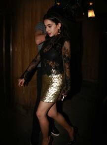 Pics: मां बनने की खुशी में करीना ने रखी क्रिसमस पार्टी, साथ पहुंचे सैफ के बेट इब्राहिम और बेटी सारा