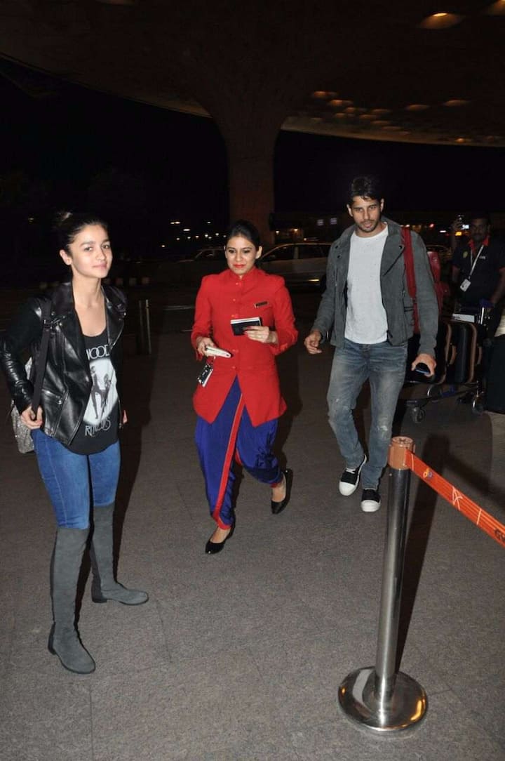 बॉलीवुड एक्ट्रेस आलिया भट्ट और सिद्धार्थ मल्होत्रा न्यू ईयर मनाने विदेश गए हैं. आलिया और सिद्धार्थ की विदेश जाते समय एयरपोर्ट पर कैमरे में तस्वीरें कैद हुई.
