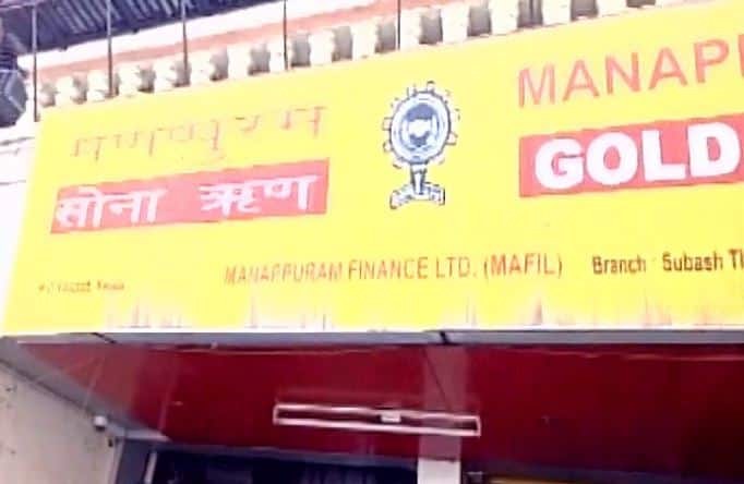 कंपनी के पीछे से किसी अज्ञात चोरों ने बाथरूम की दीवार में सेंध लगाकर अंदर अंदर प्रवेश किया...आजे जानिए...
