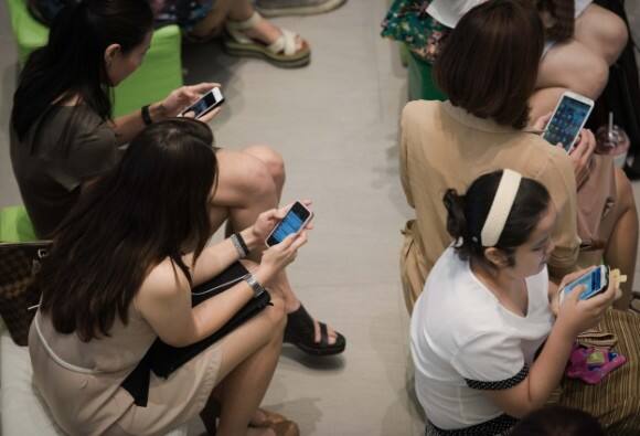 'साइबर सुरक्षा से निपटने को रणनीतिक राष्ट्रीय उपाय' शीर्षक वाली रिपोर्ट में कहा गया है कि देश में इंटरनेट की पहुंच बढ़ रही है. डिजिटल लिटरेसी का फैलाव करने के लिए ब्रॉडबैंड, स्मार्ट डिवाइस और डेटा पैक सस्ते होने चाहिए.