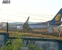 गोवा एयरपोर्ट पर रनवे से जेट एयरवेज का विमान फिसला, 154 यात्री बाल-बाल बचे 