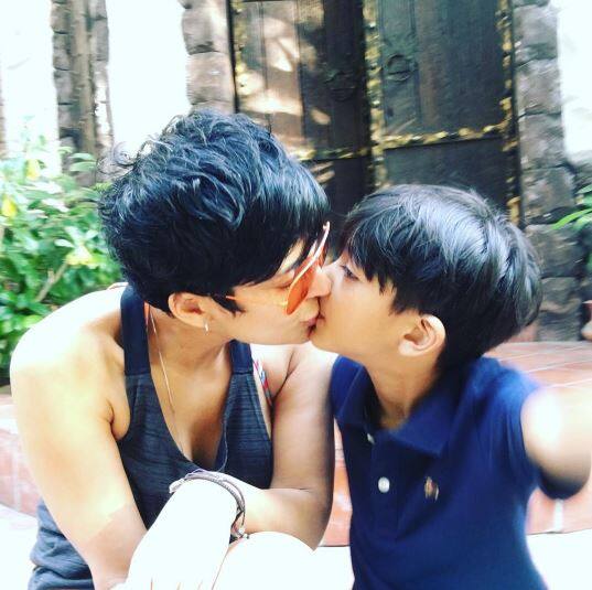 मंदिरा ने भारत में सबसे लंबे समय तक चली फिल्म डीडीएलजे में तो काम किया ही है, उनके हालिया कामों में अनिल कपूर का लेटेस्ट सीरियल 24 भी शामिल है.