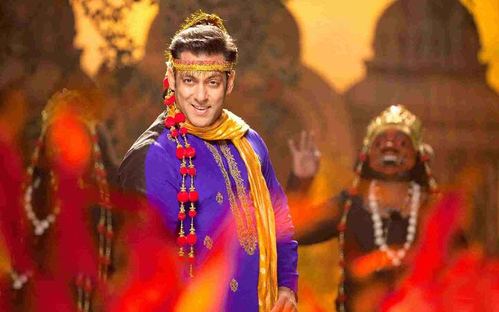 किस्मत सलमान को सितारा बनाना चाहती थी लेकिन अभी कोई फिल्म हाथ नहीं लगी थी. ऐसे में सलमान की शुरुआत 1989 में हुई इस विज्ञापन से जिसमें वो जैकी श्रॉफ की पत्नी औऱ टाइगर श्रॉफ की मां आयशा श्रॉफ के साथ नजर आए थे. सलमान को तैराकी का भी बहुत शौक है. स्कूल के दिनों में सलमान खान नेसनल लेवल पर स्वीमिंग किया करते थे. इतना ही नहीं सलमान को लगता है कि स्विमिंग की वजह से ही उन्हें अपना पहला विज्ञापन मिला.