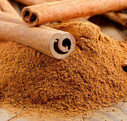 दालचीनी- बहुत ज्यादा दालचीनी के सेवन से कैंसर और लीवर में टॉक्सिसिटी बहुत बढ़ जाती है. रिसर्च के मुताबिक, बॉडी को सिर्फ 2 ग्राम दालचीनी की आवश्यकता होती है.