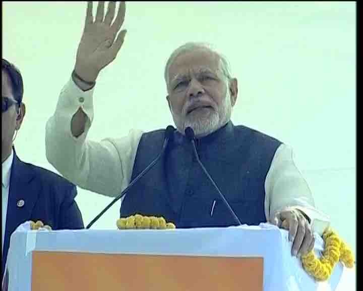 Pm Narendra Modi Addressed Parivartan Rally In Dehradun देहरादून में बोले मोदी, 'नोटबंदी सफाई अभियान, कालेधन-भ्रष्टाचार से मिलेगी मुक्ति'