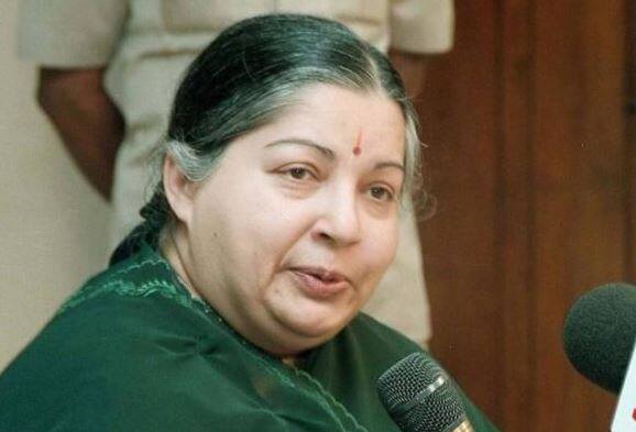 तमिलनाडु की सत्तारूढ़ अन्ना द्रमुक पार्टी की प्रमुख और मुख्यमंत्री जे. जयललिता के निधन के कुछ ही देर बाद इस तरह की खबरें प्रसारित हुईं कि उनकी एक बेटी है, जो अमेरिका में रहती है और वही उनकी उत्तराधिकारी है. इस संदेश के साथ जयललिता की एक तस्वीर भी प्रसारित हुई, जिसमें उनके बगल में खड़ी एक लड़की के उनकी बेटी होने का दावा किया गया.
