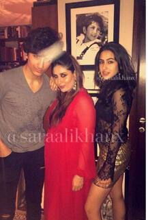 क्रिसमस पार्टी में इब्राहिम और सारा ने \'मां\' करीना संग क्लिक कराई तस्वीरें, देखें