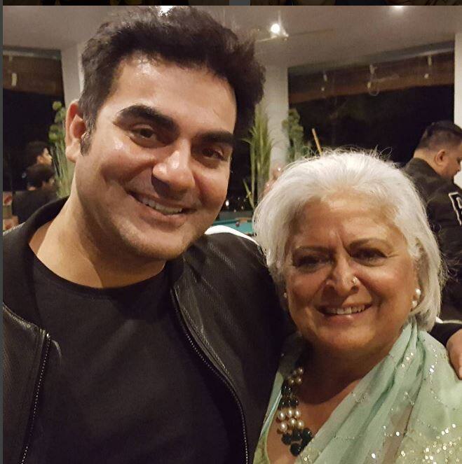 सलमान के भाई अरबाज इस पार्टी में पहुंचे. लेकिन मलाइका अरोड़ा खान नज़र नहीं आईं.