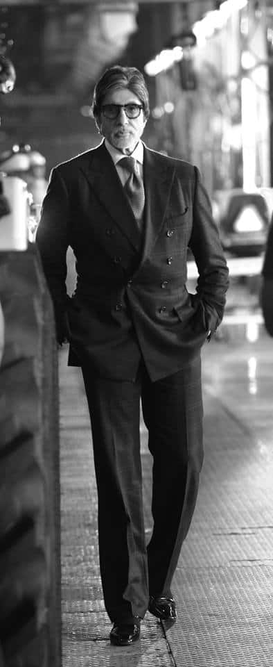 अमिताभ के दामाद निखिल नंदा एक बिजनस मैन हैं. दिल्ली में उनकी ट्रैक्टर बनाने की फैक्ट्री है. उनकी कंपनी का नाम एस्कॉर्ट्स लिमिटेड है.