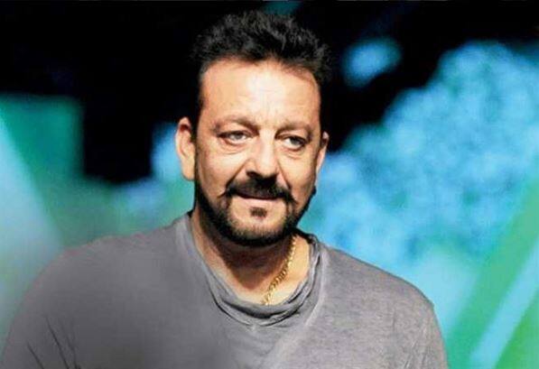संजय दत्त : बॉलीवुड के 'संजू बाबा', जो इस साल ही में पुणे के यरवदा केंद्रीय कारागार से रिहा हुए, पत्नी मान्यता और बच्चों के साथ नए साल का जश्न मनाने के लिए भारत से बाहर जाएंगे.
