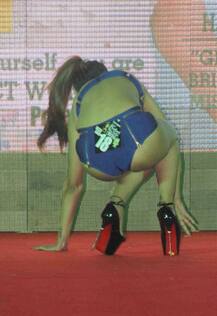 ब्राइट परफेक्ट मिस इंडिया: रैंप पर लड़खड़ाई मॉडल, अदाकाराओं ने भी दर्ज कराई मौजूदगी