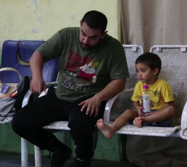 इस वीडियो में आमिर के साथ उनके बेटे आजाद भी दिख रहे हैं.