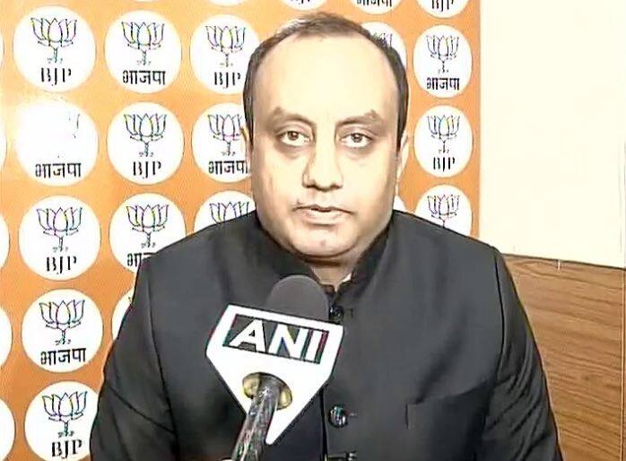 सुधांशू त्रिवेदी, नेता, बीजेपी- आपने सुना होगा ‘बाप बड़ा ना भईया,’ यहां समझ में नहीं आ पा रहा है कि ‘बेटा बड़ा ना भईया.’