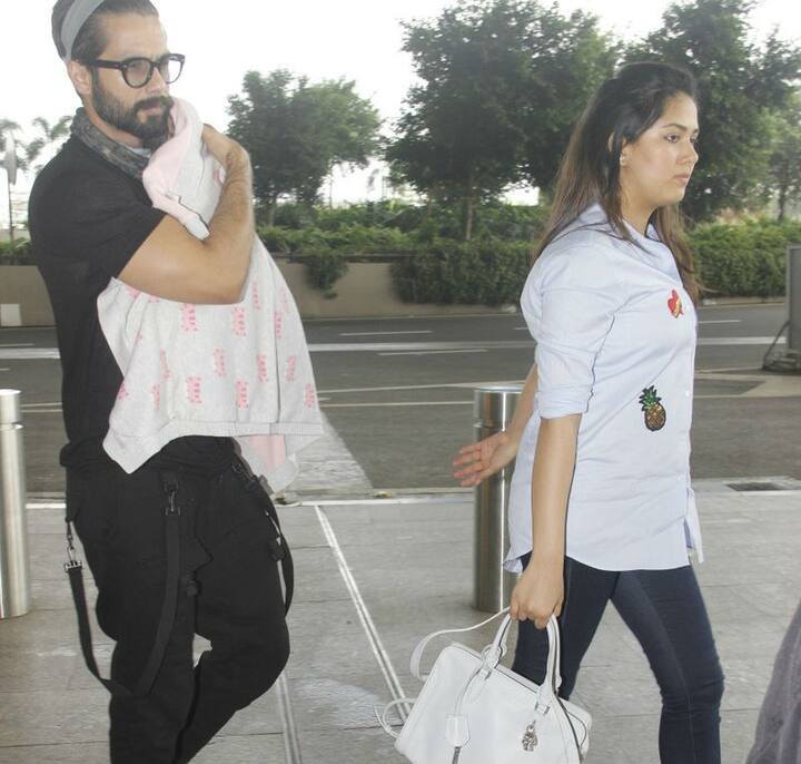 शाहिद ने हमेशा अपनी बेटी को तौलिए से उसे इस कदर ढ़क कर रखते हैं कि कहीं से भी उसकी झलक किसी को ना मिल सके.