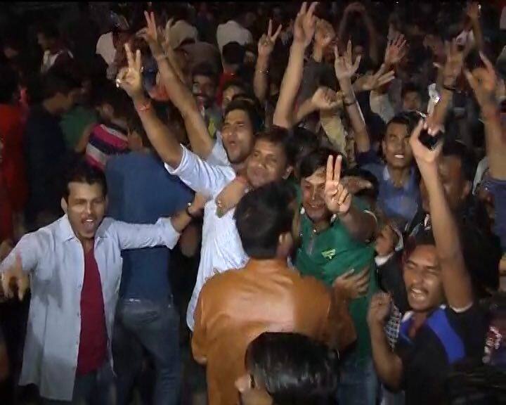 वहीं ये तस्वीर देश की आर्थिक राजधानी मुंबई की है.
